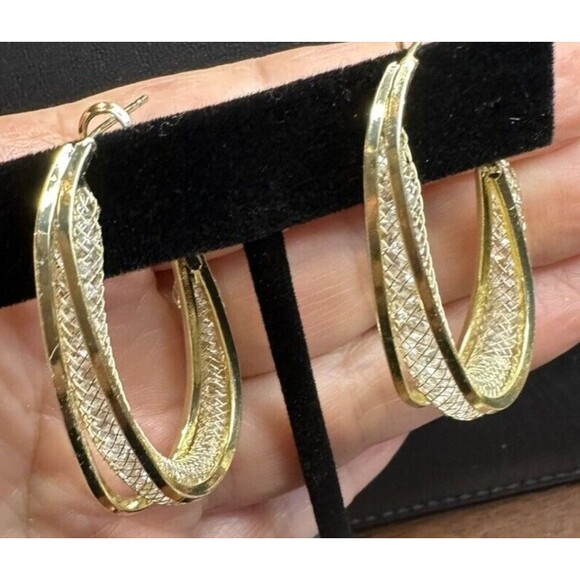 lot 2 gold Tone Oval hoop earrings subtle bling elegant interesting - Picture 14 of 15